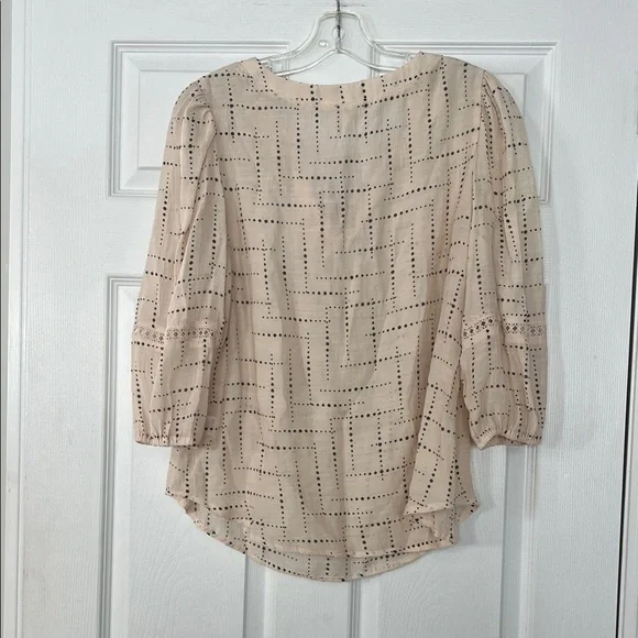Elegant Beige Patterned Blouse - Picture 6 of 6
